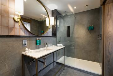 Aston Suite Bathroom