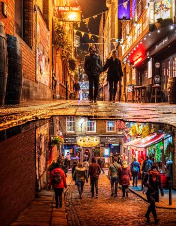 Temple Bar at night