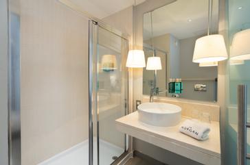 Junior Suite Bathroom