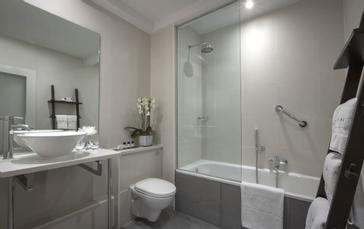 Signature Room Bathroom